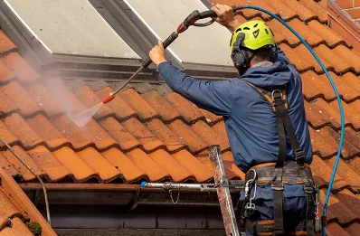 Démoussage et hydrofuge de toiture à Geyssans